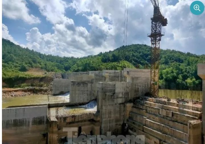 Sập giàn giáo công trình thủy điện ở Lạng Sơn làm 3 người rơi xuống sông Kỳ Cùng