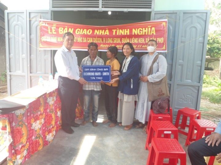 Bàn giao Nhà tình nghĩa tại tỉnh Đắk Lắk