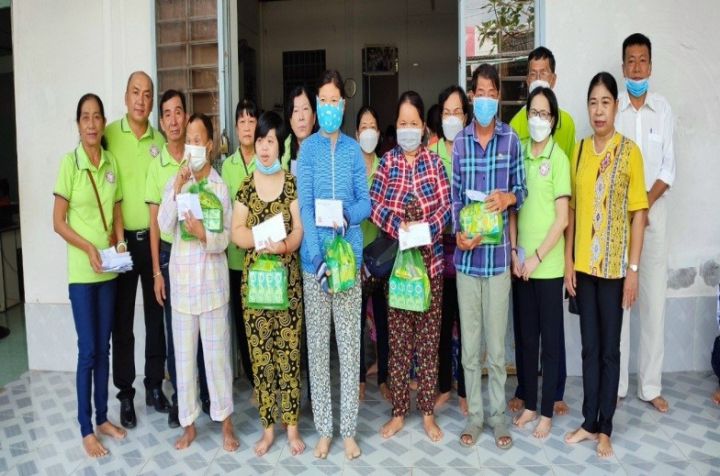 Bến Tre: Nhóm Thiện nguyện Từ Tâm thăm tặng quà cho NNCĐDC