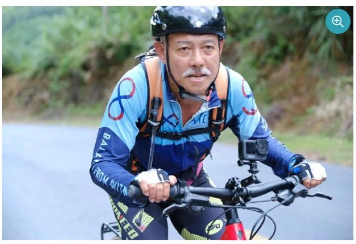 Câu chuyện 49 ngày đạp xe xuyên Việt chiêm nghiệm triết lí sống của vị giáo sư tuổi 61