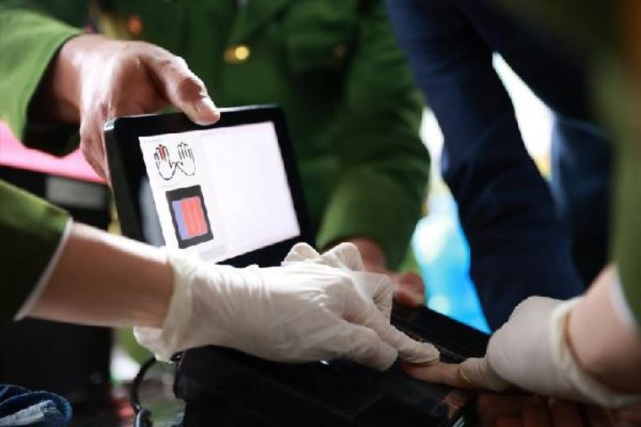 CCCD mã vạch, CMND còn hạn có cần đổi sang CCCD gắn chip?