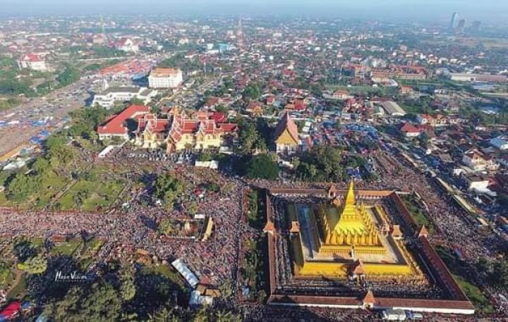 Tổng bí thư Chủ tịch nước và Thủ tướng Chính phủ Lào tham gia Lễ hội lớn nhất nước Lào