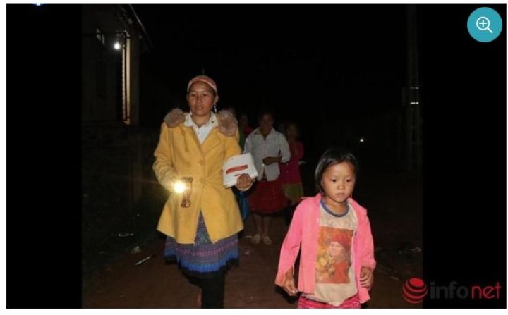 Rộn ràng từ lớp học xóa mù chữ của thầy giáo mang 'quân hàm xanh'