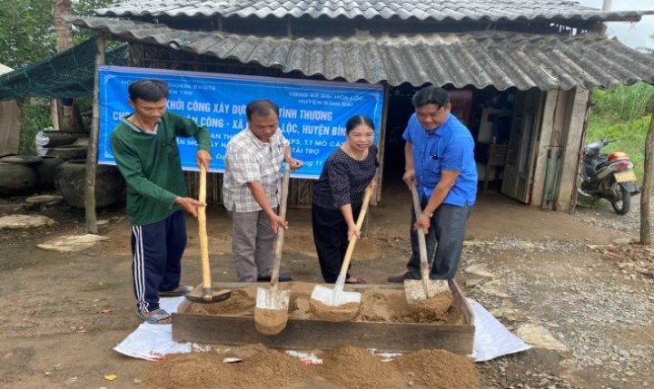 Bến Tre: Tặng Nhà tình thương cho 2 gia đình nạn nhân chất độc da cam
