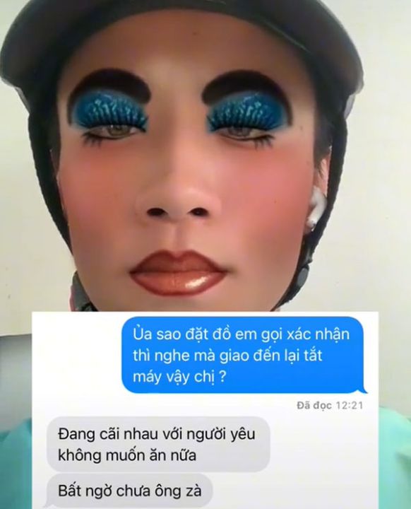 Bị bom đồ ăn, shipper vui vẻ đi mời cụ nhặt ve chai