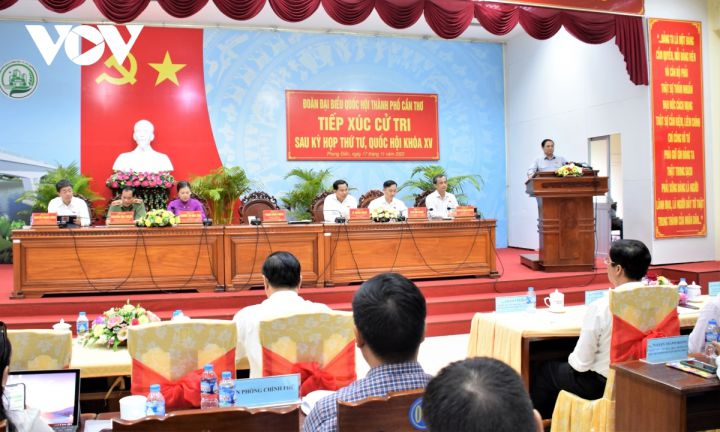 Thủ tướng Phạm Minh Chính tiếp xúc cử tri thành phố Cần Thơ sau Kỳ họp thứ 4