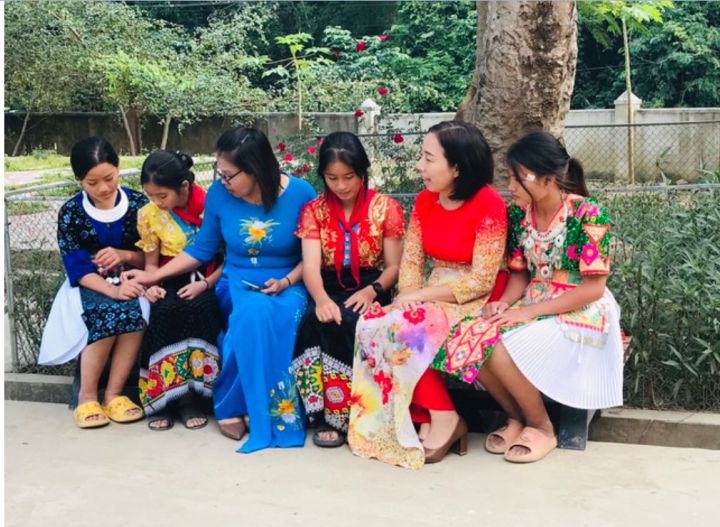 Những người 'gánh chữ' lên non vùng biên ải