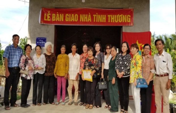 Hội huyện Chợ Lách, tỉnh Bến Tre trao nhà tình thương