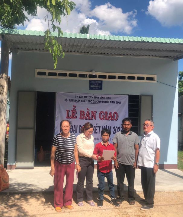Tỉnh hội Bình Định  bàn giao nhà Đại đoàn kết cho nạn nhân