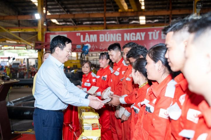 Phó Thủ tướng Mai Văn Chính thăm, trao quà Tết cho công nhân Đại Dũng tại Tây Ninh