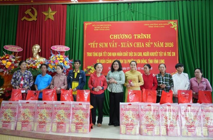 Thường trực Tỉnh ủy Vĩnh Long dự tặng quà Tết nạn nhân chất độc da cam và người khuyết tật