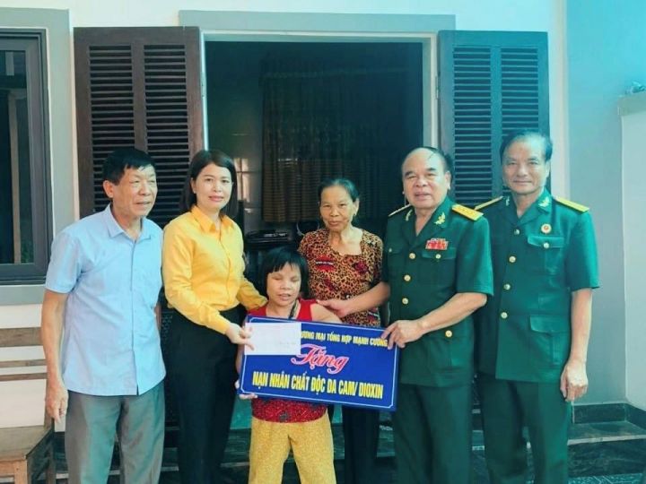 Người Đại tá già nặng lòng với nạn nhân chất độc da cam