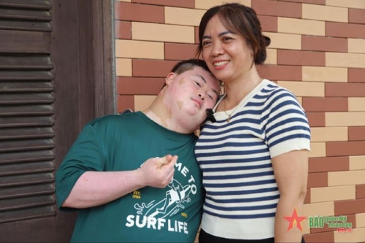 Người mẹ viết tiếp ước mơ của trẻ em nhiễm chất độc da cam