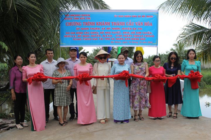 Huyện Ba Tri khánh thành cầu giao thông nông thôn