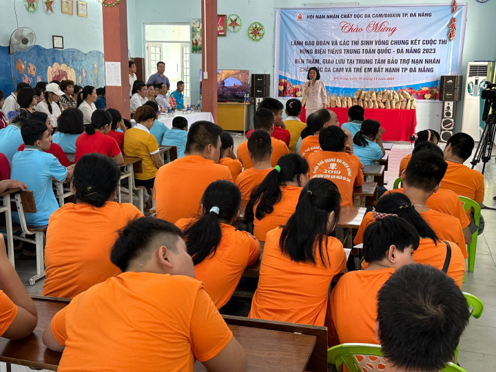 Đoàn Thí sinh xuất sắc Vòng Chung kết Cuộc thi hùng biện tiếng Trung thăm, giao lưu với nạn nhân chất độc da cam Đà Nẵng   