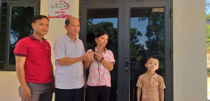 Một nạn nhân chất độc da cam tại huyện Đức Thọ nhận nhà mới