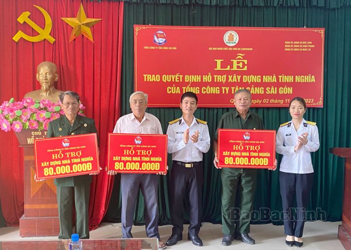 Trao hỗ trợ làm nhà tình nghĩa cho 3 nạn nhân chất độc da cam