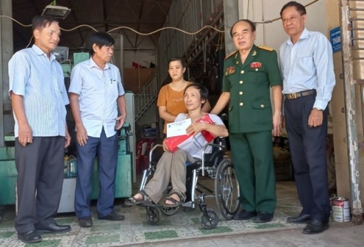 Tinh hội Nghệ An: Trao quà cho NNCĐDC nhân kỷ niệm 63 năm Thảm họa da cam ở Việt Nam