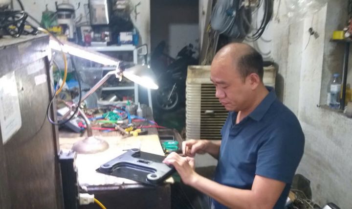 Nghệ An: Người khuyết tật giàu nghị lực vượt lên bằng nghị lực và đôi tay lao động