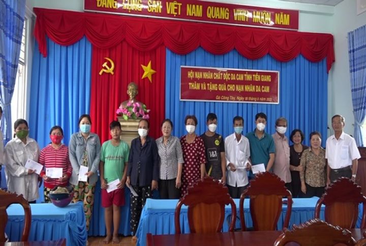 Hội thị xã Gò Công hướng về cơ sở chăm lo, giúp đỡ nạn nhân chất độc da cam 