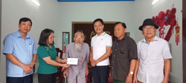Hội xã Bình Định trao quà cho nạn nhân chất độc da cam đặc biệt khó khăn