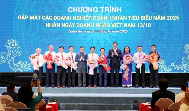 Doanh nhân xứ Nghệ chung tay vì cộng đồng: Ủng hộ đồng bào vùng lũ gần 6 tỷ đồng