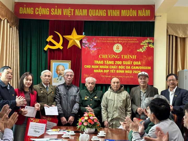 Tỉnh hội Thái Nguyên tặng quà Tết cho nạn nhân chất độc da cam