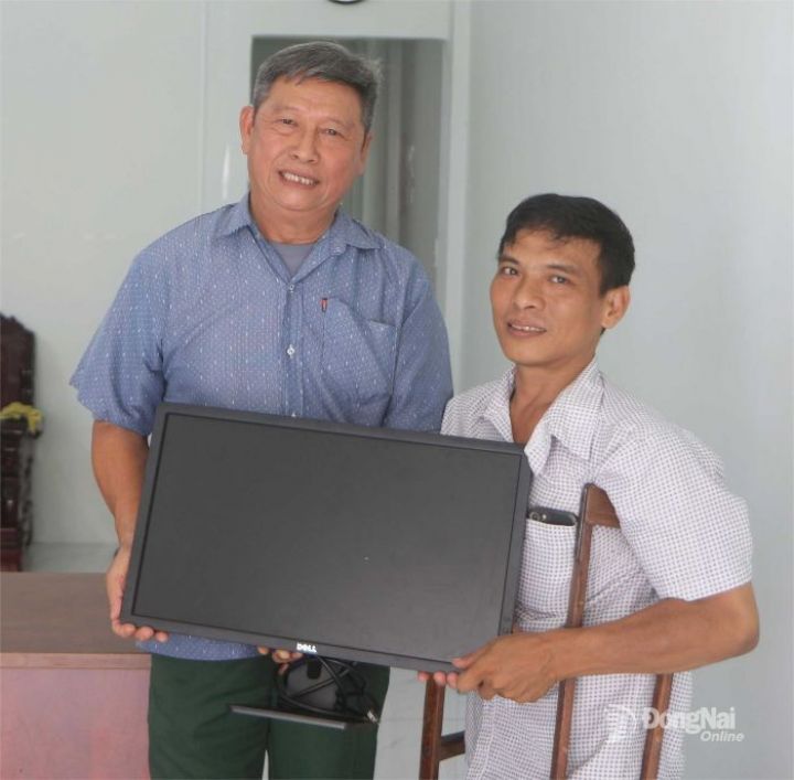 Đồng Nai: Hỗ trợ gần 500 triệu đồng giúp nạn nhân chất độc da cam, người khuyết tật  