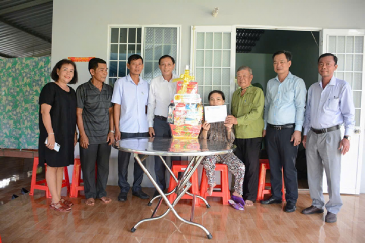 Tỉnh hội Cà Mau: Thăm, tặng quà nạn nhân chất độc da cam dịp 10/8