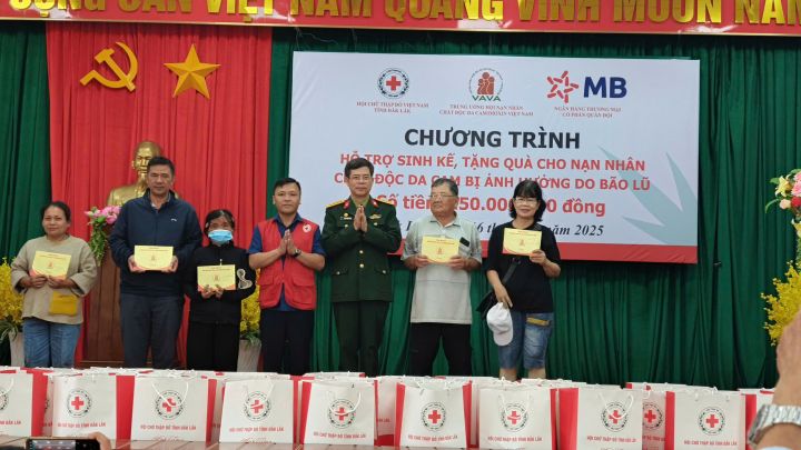 Trung ương Hội hỗ trợ nạn nhân chất độc da cam của tỉnh Gia Lai và Đắk Lắk bị thiệt hại do bão lũ