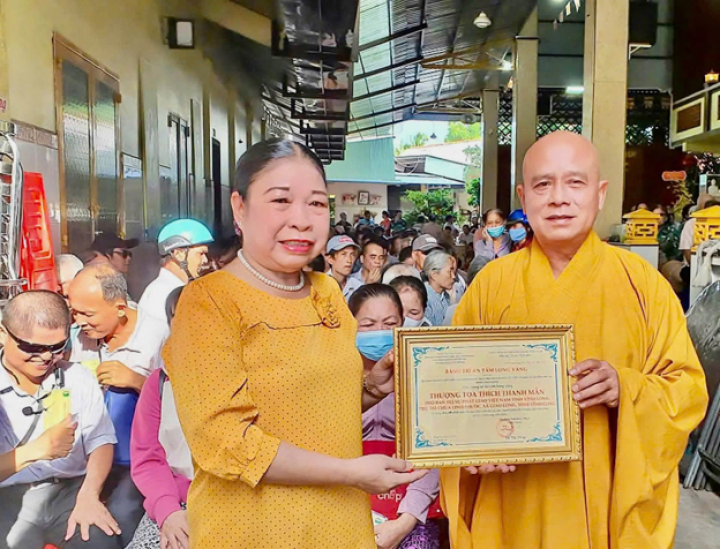 Vĩnh Long: Hơn 500 phần quà trao tặng nạn nhân chất độc da cam, người khiếm thị và người có hoàn cảnh khó khăn