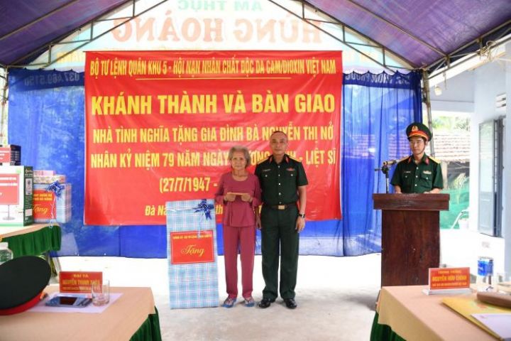 Quân khu 5 bàn giao nhà tình nghĩa tặng gia đình nạn nhân chất độc da cam