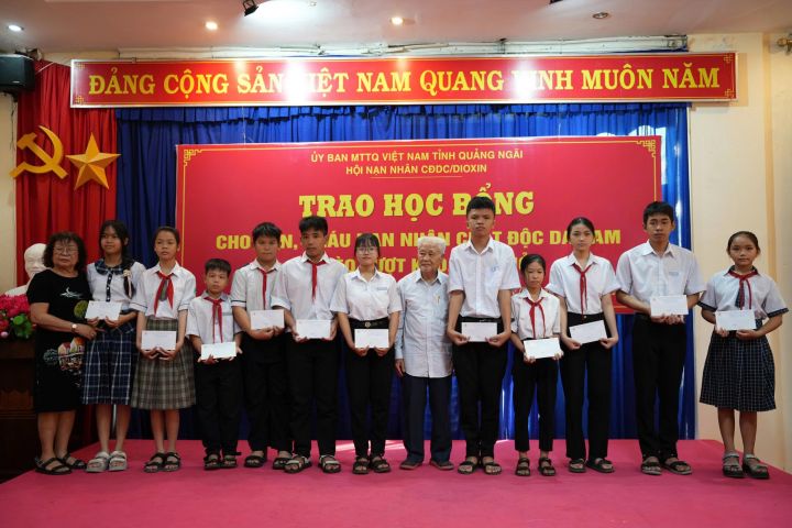 Tỉnh hội Quảng Ngãi: Tổ chức tặng học bổng cho con, cháu nạn nhân chất độc da cam năm học 2026