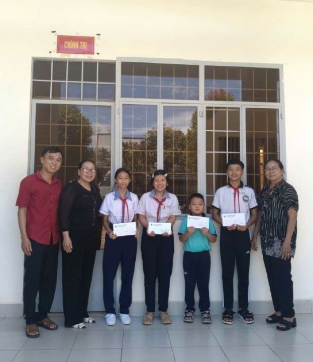 Đồng Nai trao học bổng “Tiếp sức đến trường năm học 2026-2027” cho nạn nhân chất độc da cam   