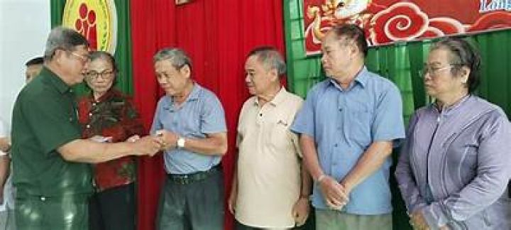 Tỉnh hội Đồng Nai trao quà cho 20 nạn nhân chất độc da cam   