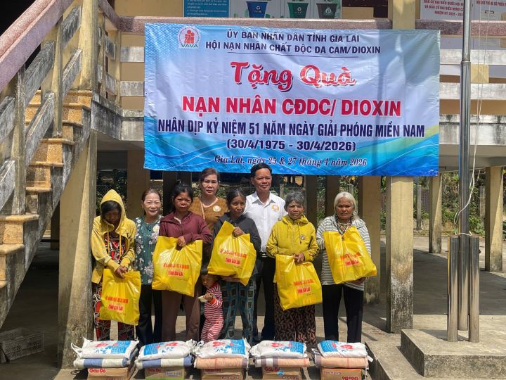 Hội NNCĐDC/dioxin tỉnh Gia Lai thăm, tặng quà cho nạn nhân chất độc da cam