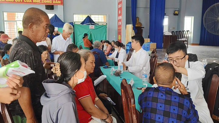 Chiến dịch 90 ngày đêm khám, chữa bệnh miễn phí cho nạn nhân chất độc da cam tại xã Hiệp Hòa