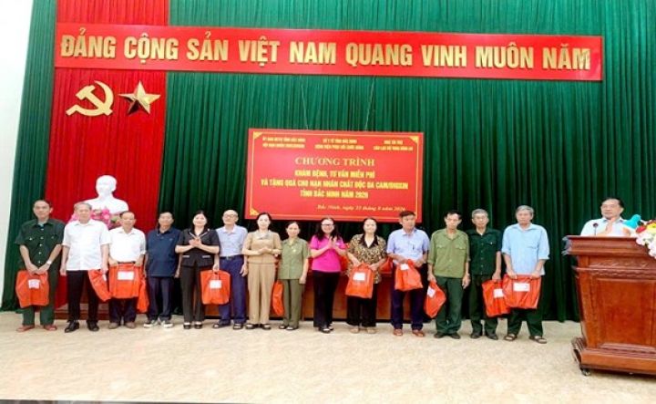 Tỉnh hội Bắc Ninh: Khám cấp thuốc và tặng quà nạn nhân dịp 65 năm Thảm hoạ da cam ở Việt Nam