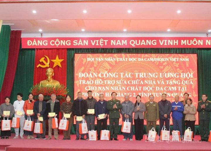 Trung ương Hội tặng quà tại Phú Thọ, Tuyên Quang