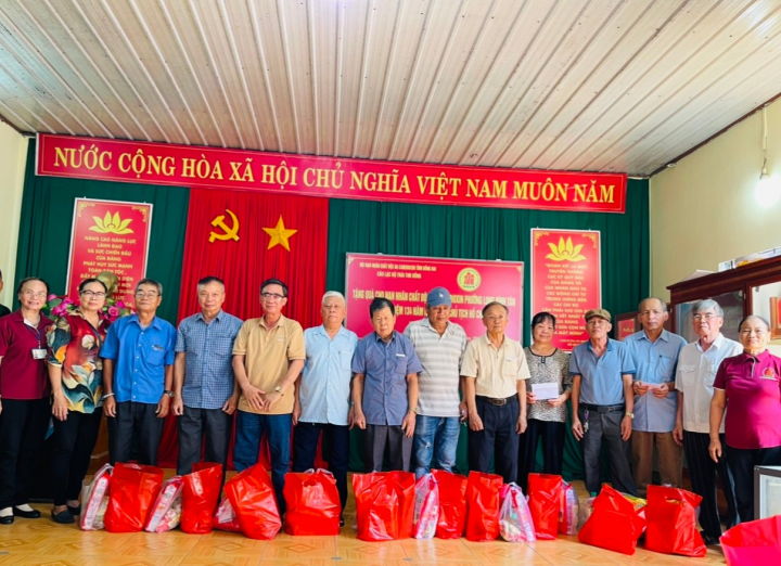 Đồng Nai trao học bổng “tiếp sức đến trường năm học 2023-2024” cho nạn nhân chất độc da cam   