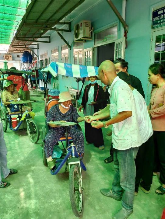 Thành phố Cần Thơ: Trao tặng 120 phần quà cho nạn nhân chất độc da cam