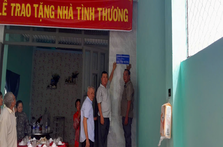 Xã Mỹ Hạnh, tỉnh Tây Ninh: Tổ chức trao tặng nhà tình  thương