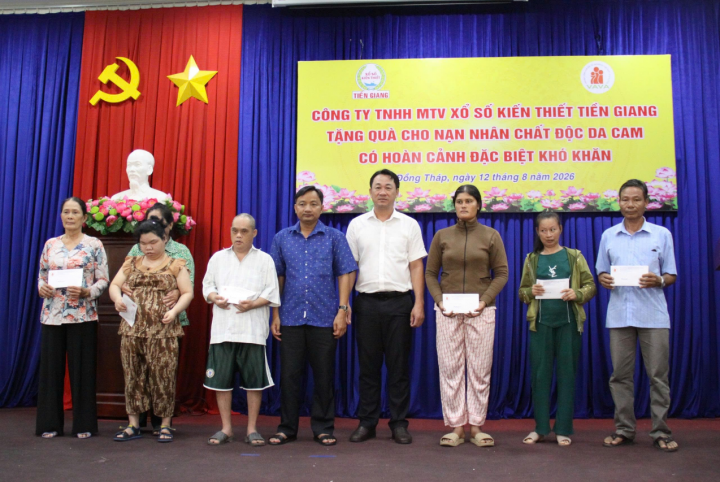 Công ty XSKT Tiền Giang hỗ trợ nạn nhân tỉnh Đồng Tháp có hoàn cảnh khó khăn đặc biệt