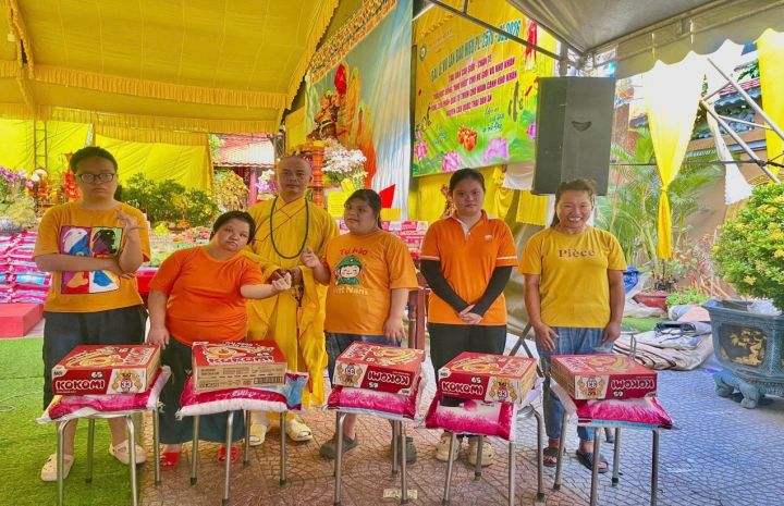 Chùa Phổ Quang tặng quà cho nạn nhân chất độc da cam  nhân mùa Vu Lan 2026