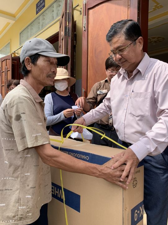 Hội huyện Gò Công Tây chia sẻ nỗi đau với nạn nhân chất độc da cam