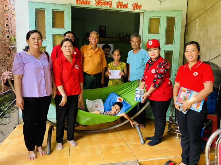 Hội huyện Nhơn Trạch tặng quà nạn nhân chất độc da cam đặc biệt khó khăn