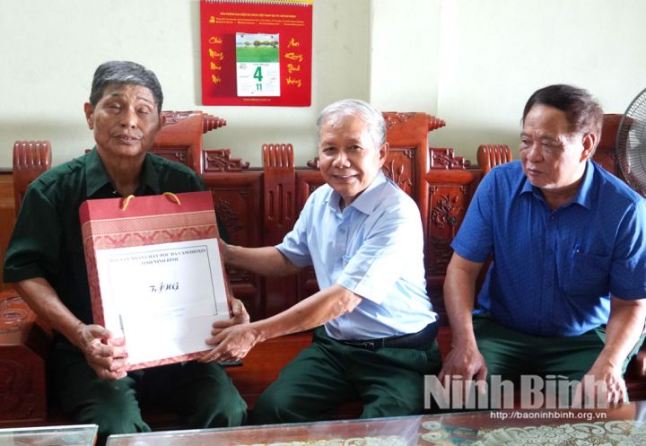 Hội tỉnh Ninh Bình, thăm, tặng quà nạn nhân chất độc da cam có hoàn cảnh đặc biệt khó khăn