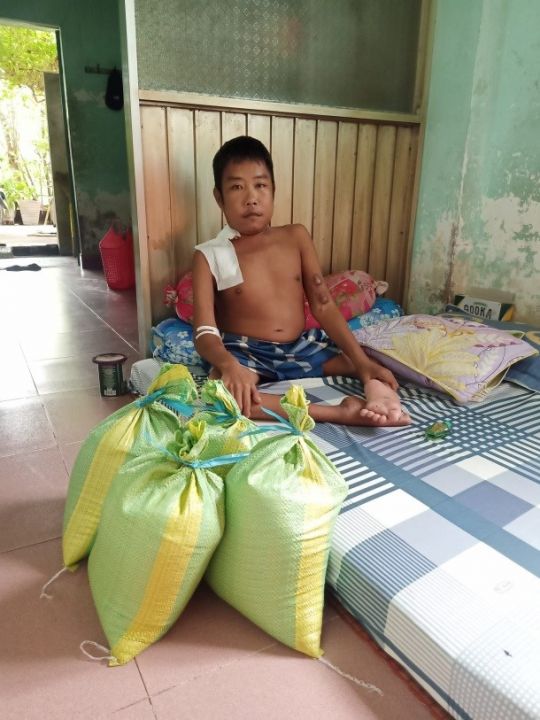 Bưu điện tỉnh Đồng Nai tặng gạo cho nạn nhân có hoàn cảnh khó khăn