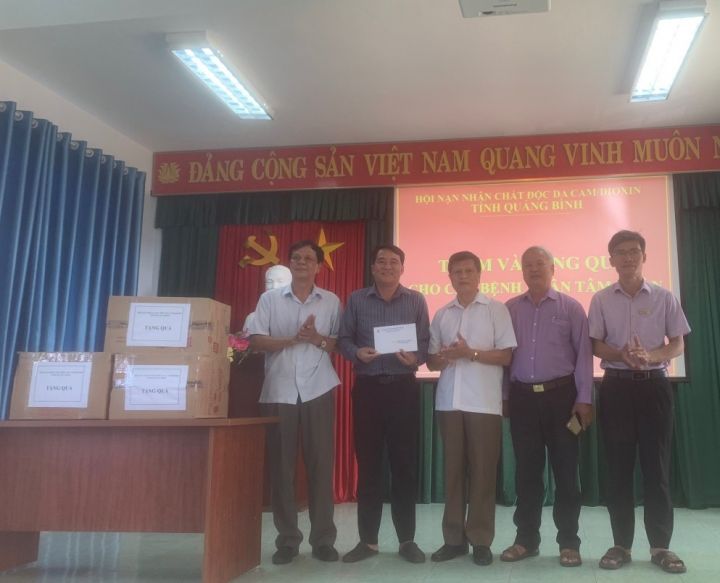 Quảng Bình: Thăm và tặng quà cho Trung tâm Chăm sóc sức khỏe và phục hồi chức năng người tâm thần