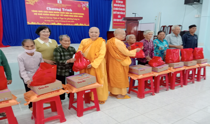 Hội xã Hiệp Hòa trao quà Tết Bính Ngọ - 2026 cho nạn nhân chất độc da cam